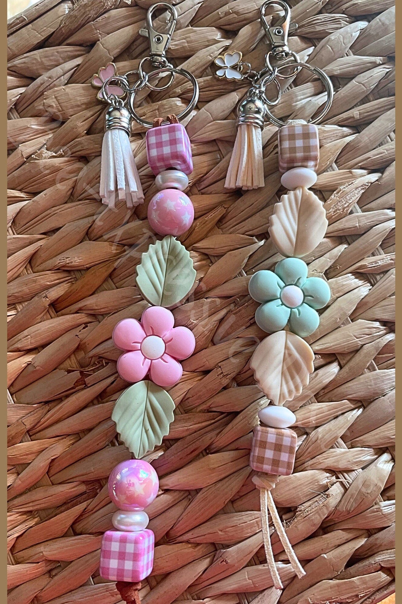Beautiful handmade DAISY floral keychains!  Made with acrylic beads and silicone flowers & leaves! Butterfly charm and tassels!