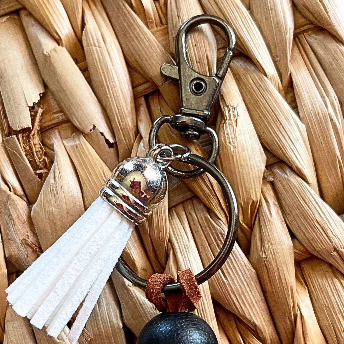 Handmade, beaded, Christmas snowman keychain! Has a swivel clasp, keyring, suede cord, wood beads, top hat, includes white tassel!