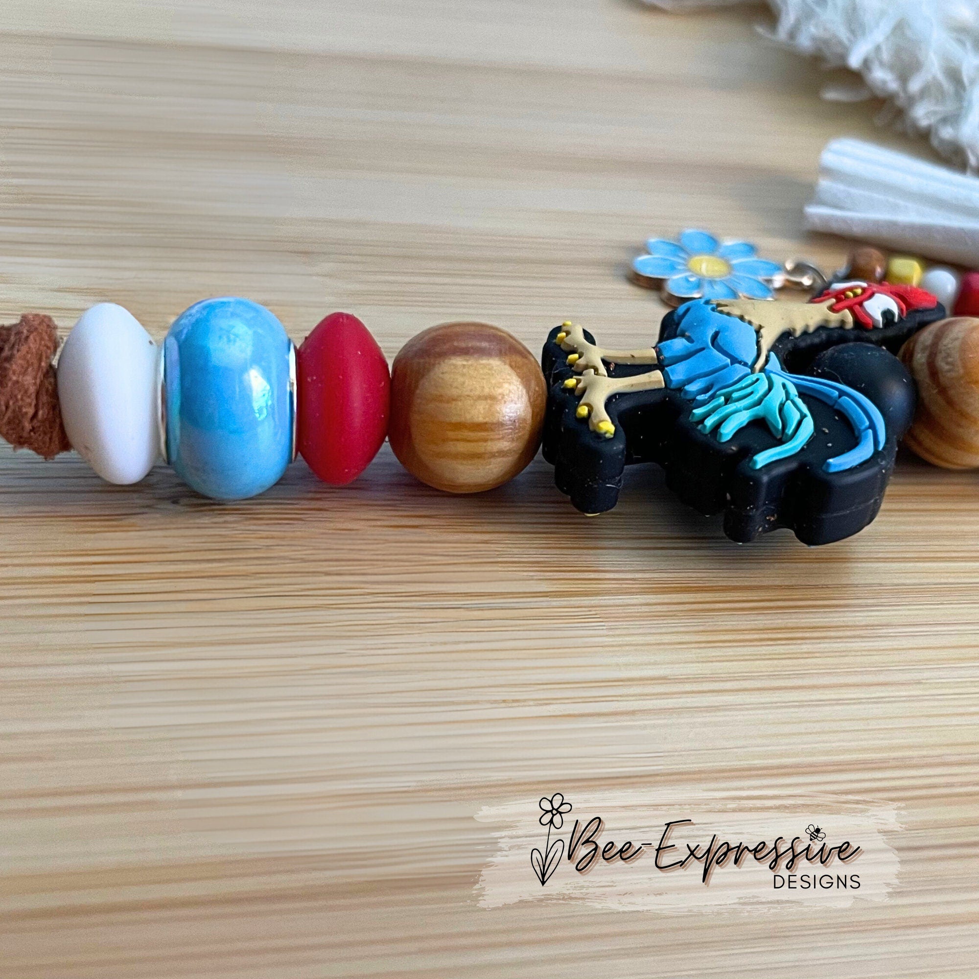 Adorable| vividly colored| handmade| silicone chicken| silicone rooster keychain| daisy flowers| beaded tassel| lobster clasp| nylon cord|