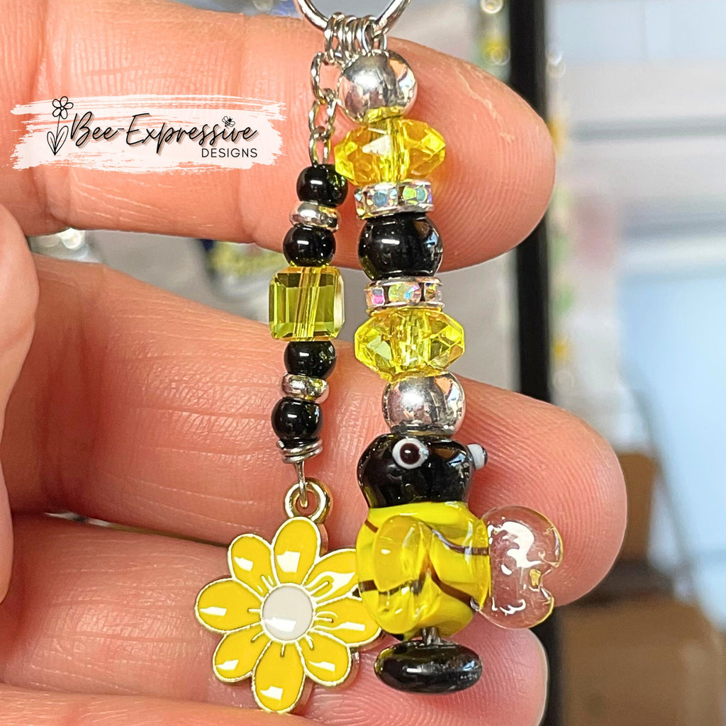 Handmade and fun, tumbler glass bumble bee charm chain! Acrylic beads, rhinestone spacers, beaded tassel with daisy flower charm!