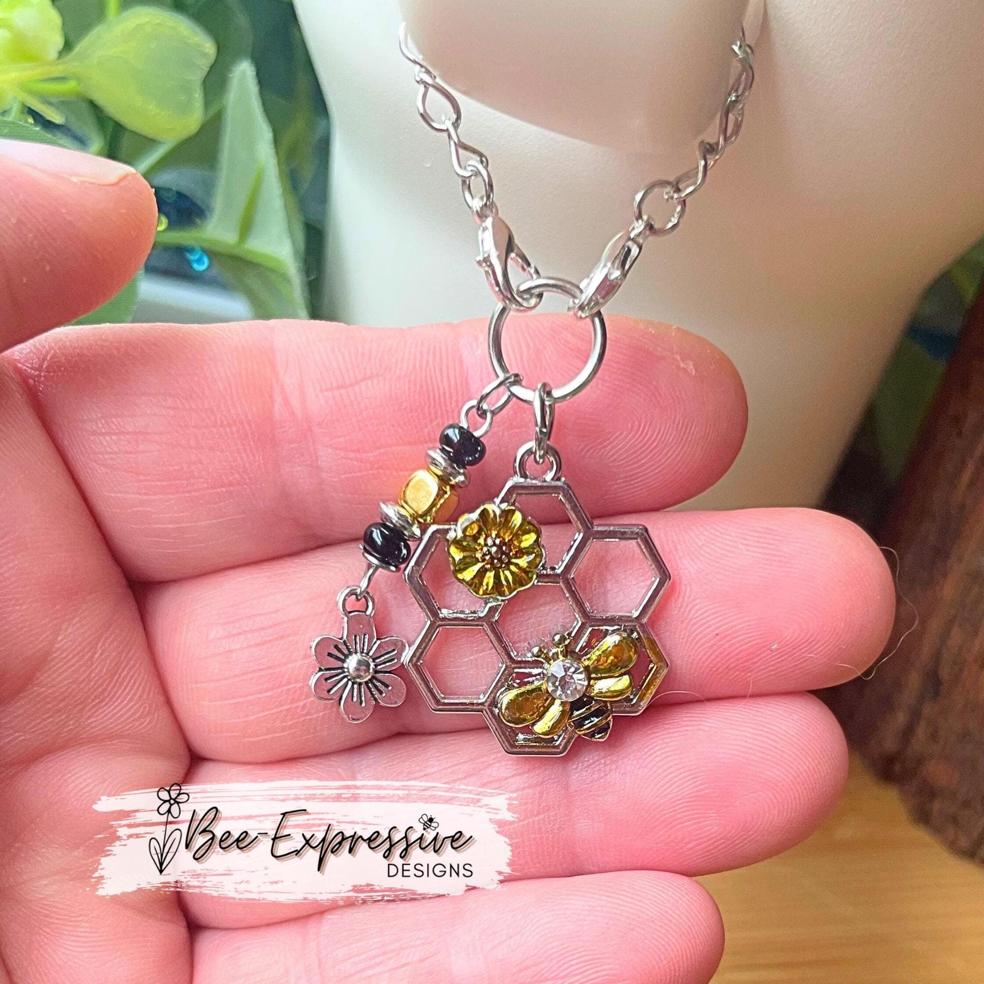 Handmade, bumblebee honey comb, tumbler charm chain! Includes silver spacer beads, square bead, & beaded tassel with a flower charm