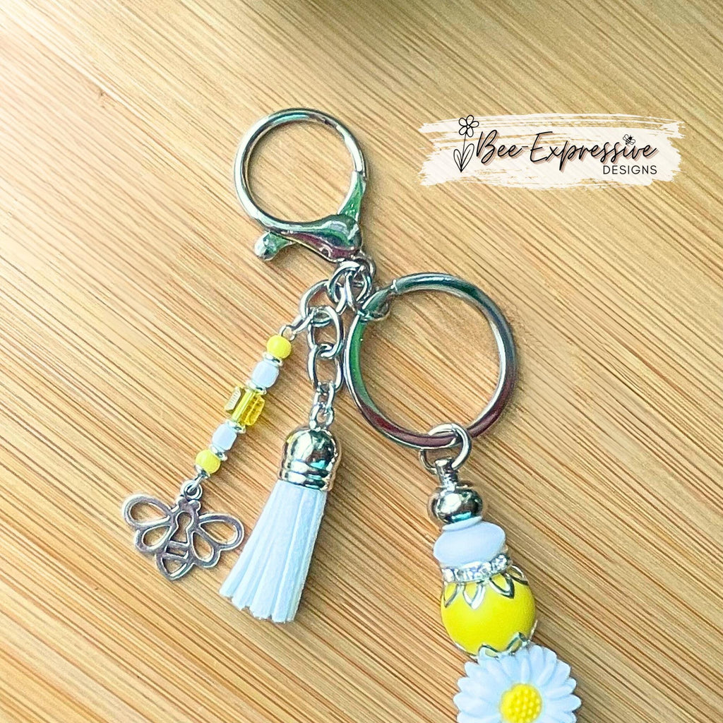 Handmade, silicone daisy flower beaded keychain! Lobster clasp, bead bar, lentils, rhinestone spacers, bead caps, beaded tassel, bee charm