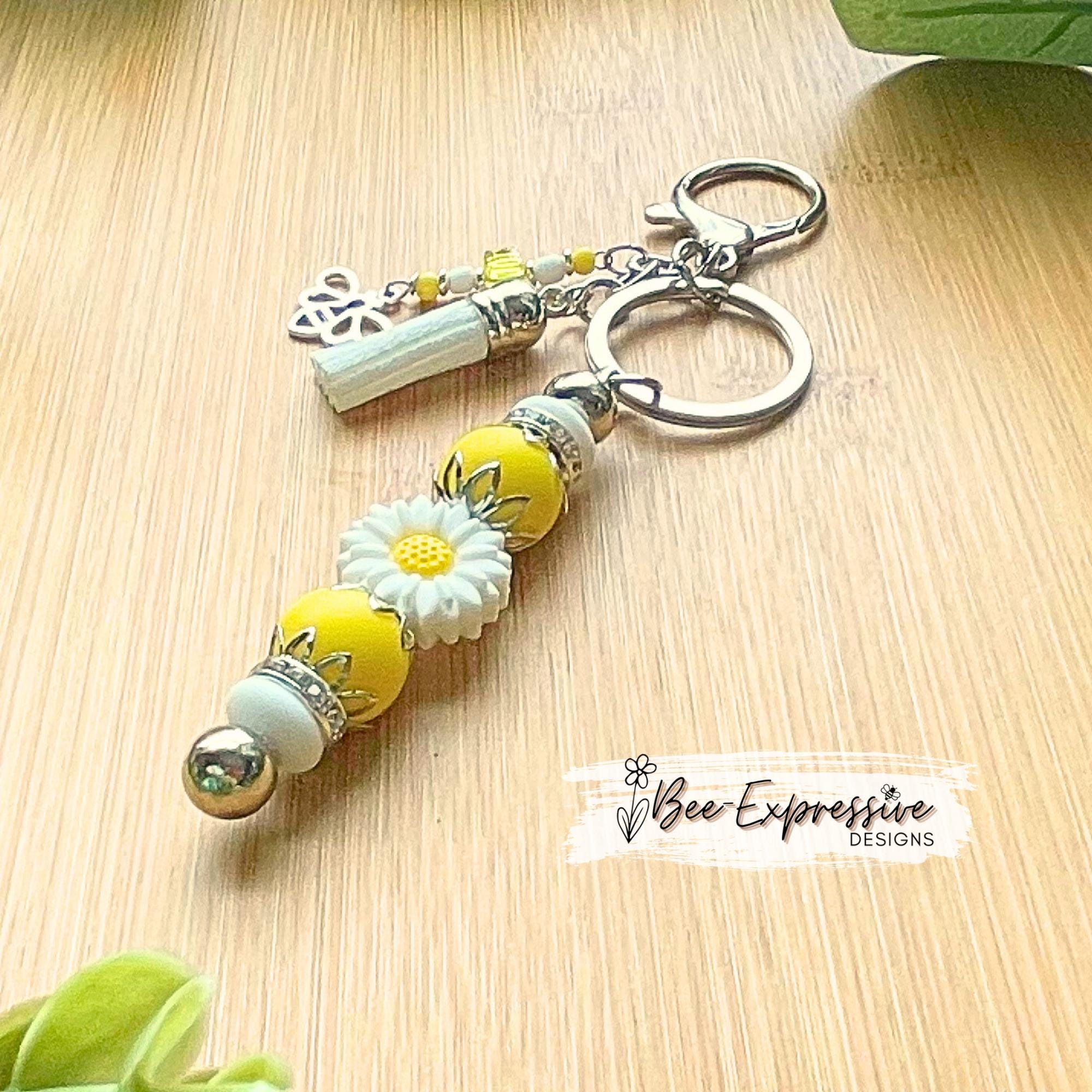Handmade, silicone daisy flower beaded keychain! Lobster clasp, bead bar, lentils, rhinestone spacers, bead caps, beaded tassel, bee charm