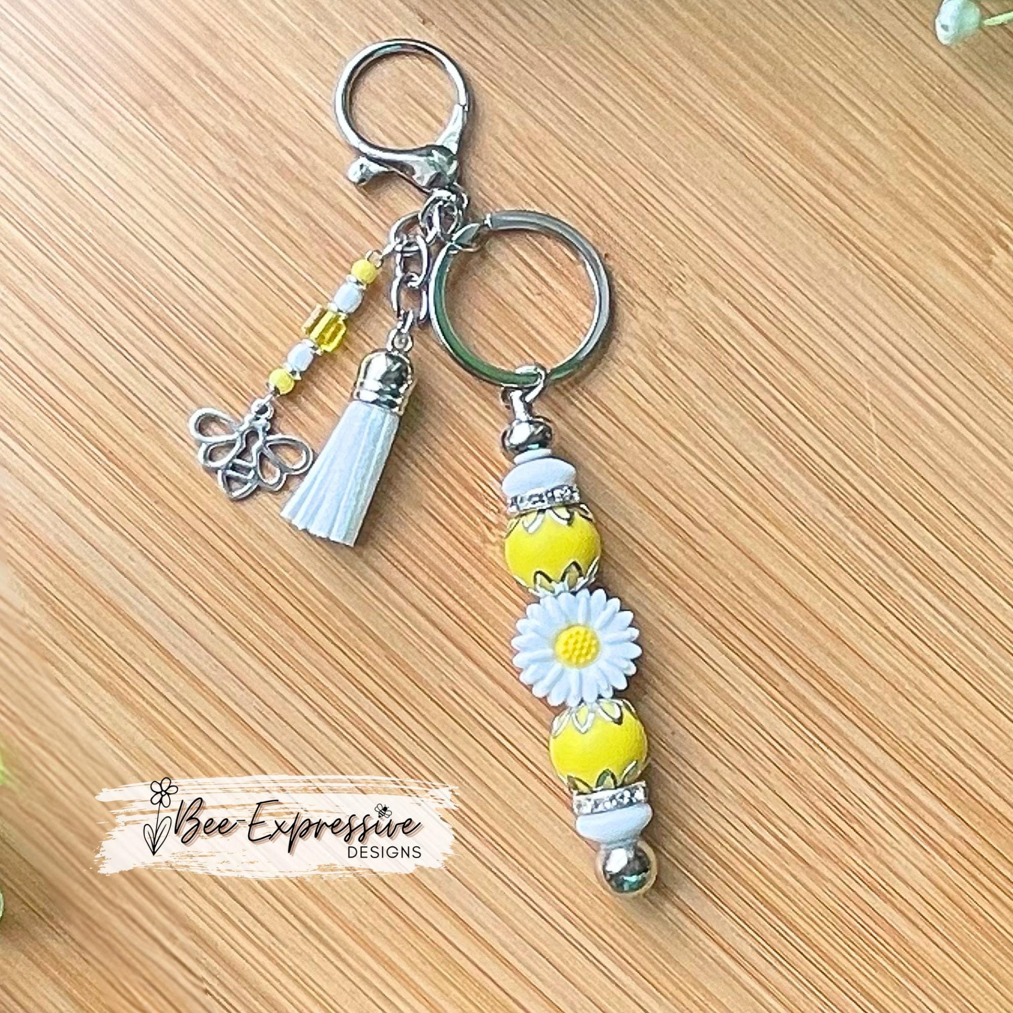 Handmade Daisy Flower Beaded Keychain with Bee Charm, customize clasp