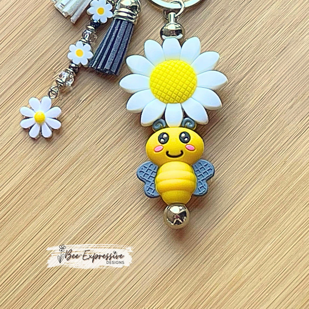 Handmade, silicone BUMBLEBEE and DAISY keychain! Lobster or swivel clasp, bead bar, beaded tassel with clay daisy beads & daisy charm!