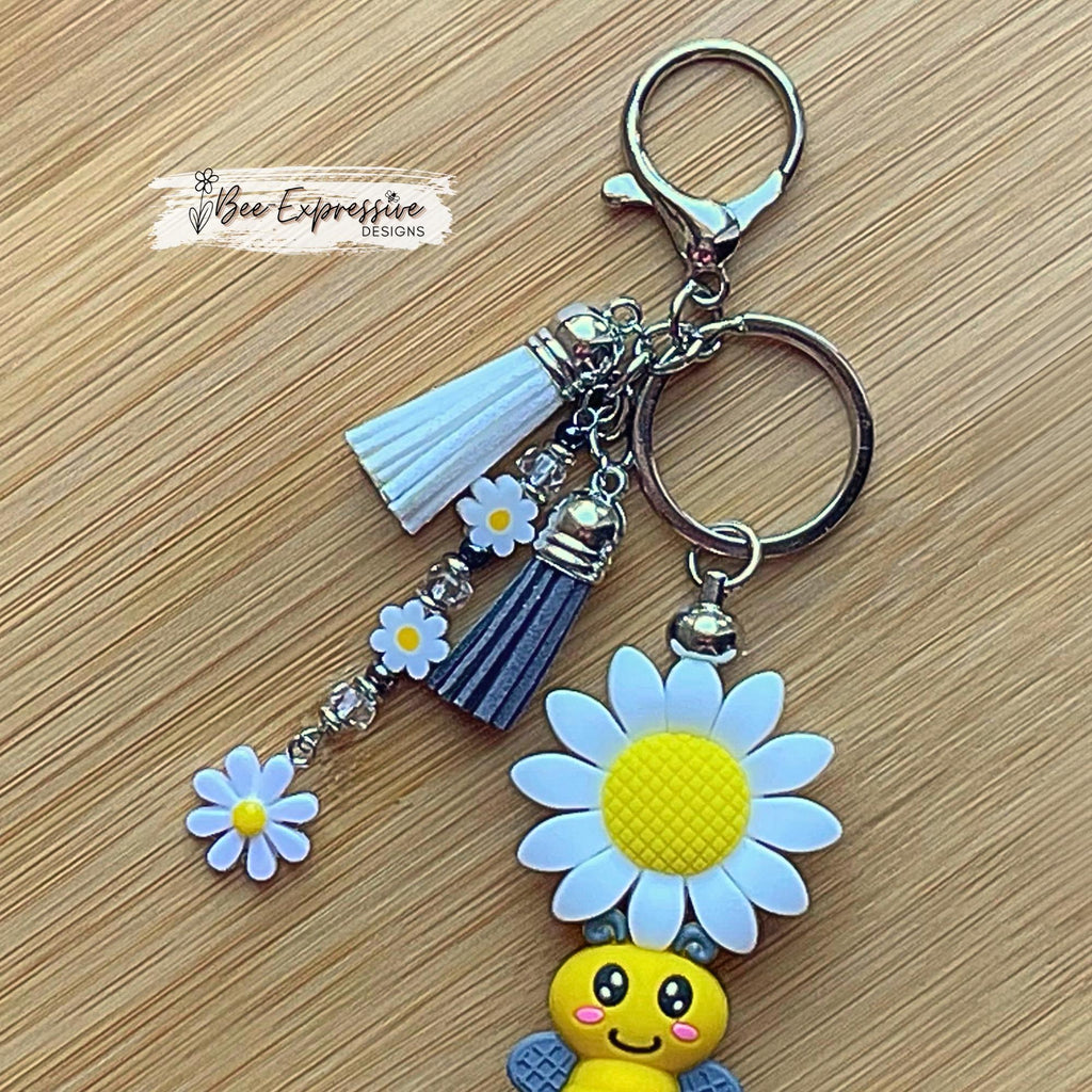 Handmade, silicone BUMBLEBEE and DAISY keychain! Lobster or swivel clasp, bead bar, beaded tassel with clay daisy beads & daisy charm!