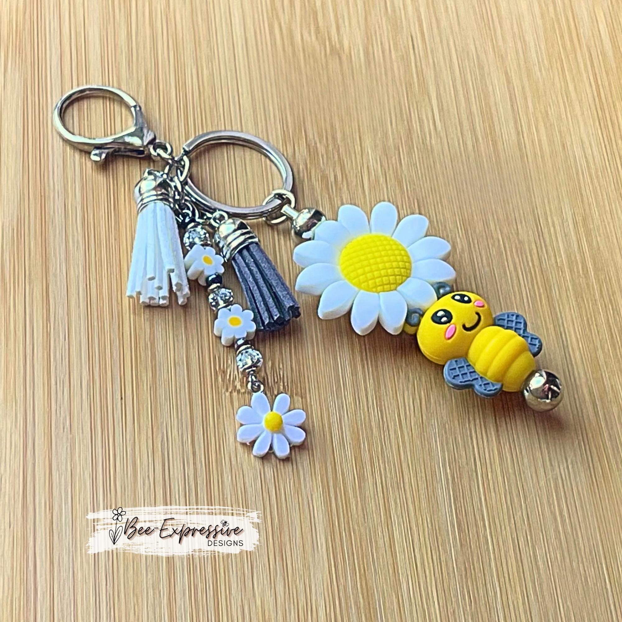 Handmade, silicone BUMBLEBEE and DAISY keychain! Lobster or swivel clasp, bead bar, beaded tassel with clay daisy beads & daisy charm!