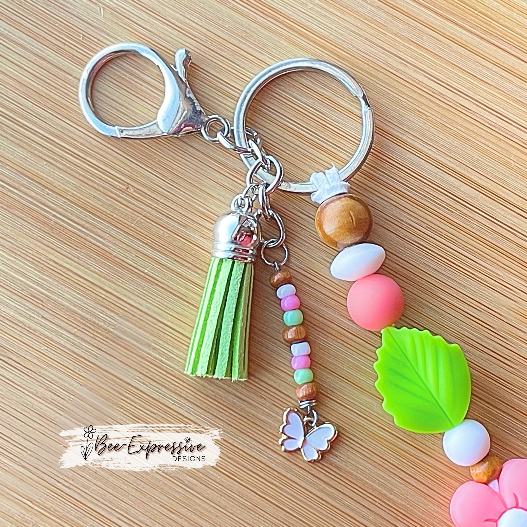 Beautiful handmade silicone DAISY floral keychain! Lobster or swivel clasp, silicone leaves, wood beads, beaded tassel with butterfly charm!