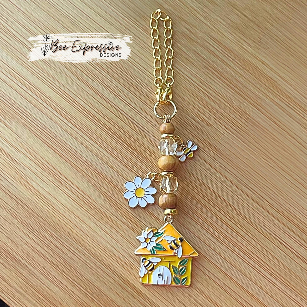 BUMBLE BEE, tumbler charm chain for Stanley! Gold toned, lobster clasps, acrylic and wood beads, a tiny bee charm and a daisy flower charm!