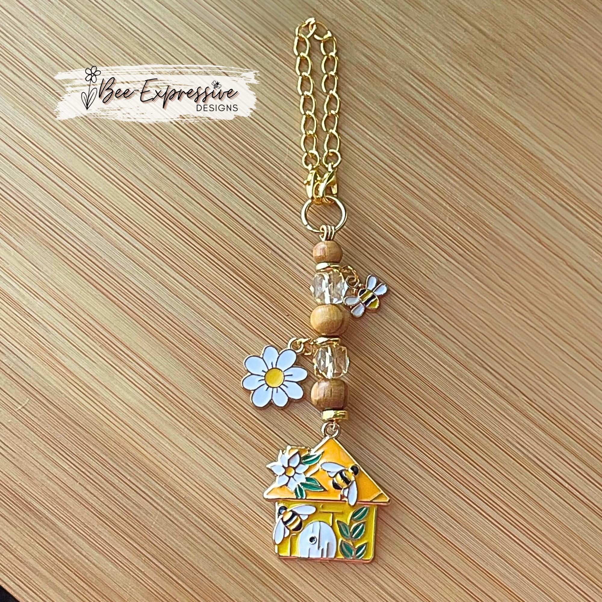 BUMBLE BEE, tumbler charm chain for Stanley! Gold toned, lobster clasps, acrylic and wood beads, a tiny bee charm and a daisy flower charm!