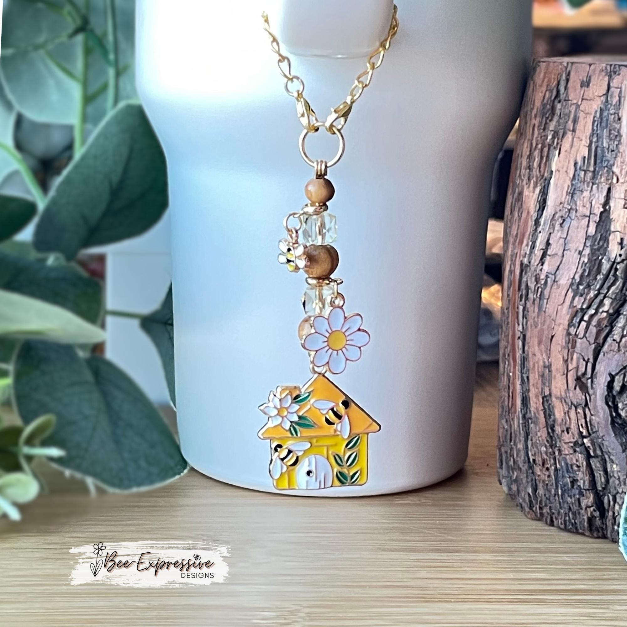 Bumble Bee Tumbler Charm: Gold Chain, Bee & Daisy Charms