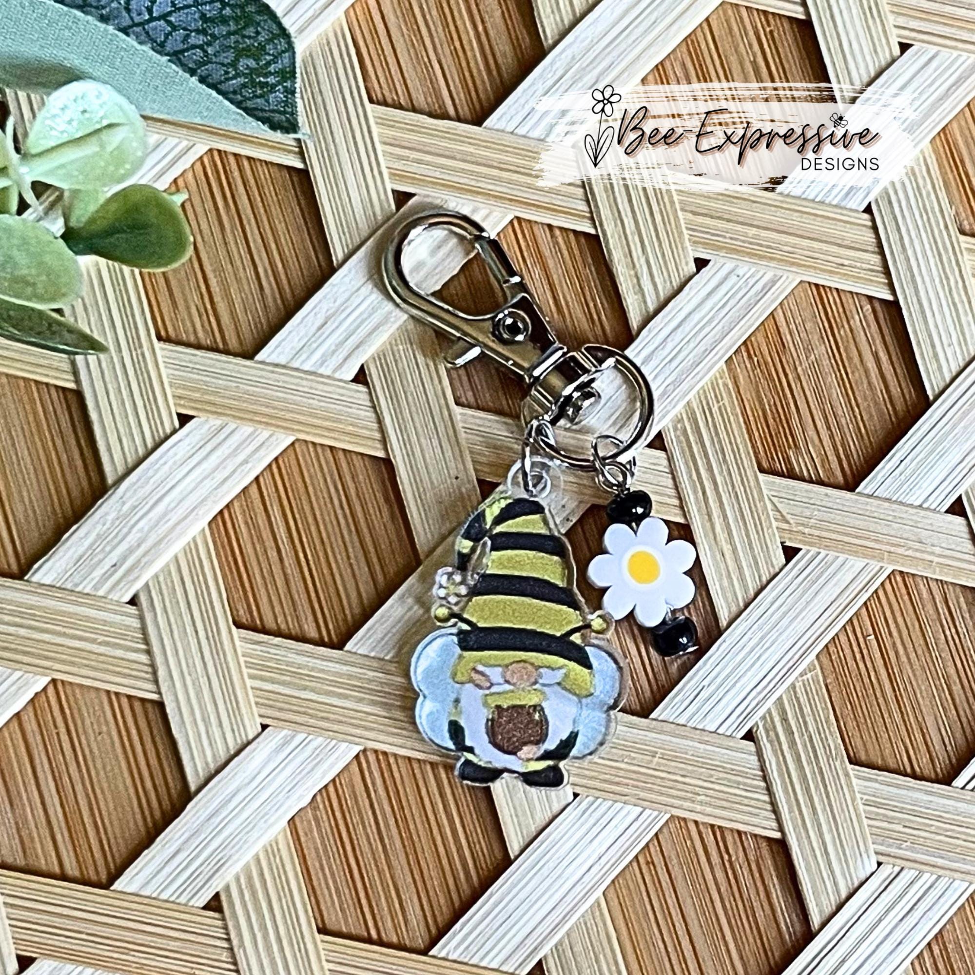 Acrylic Bumble Bee Gnome Charm Chain: White Daisy Flower Bead